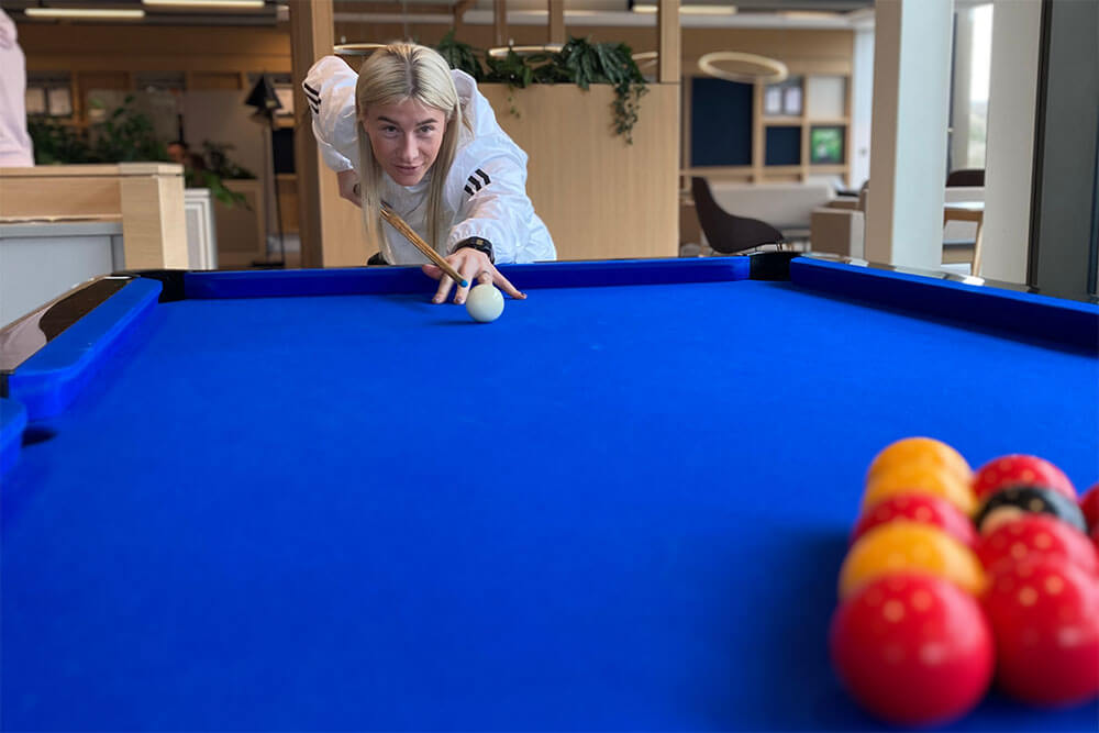 Bethany England playing Pool