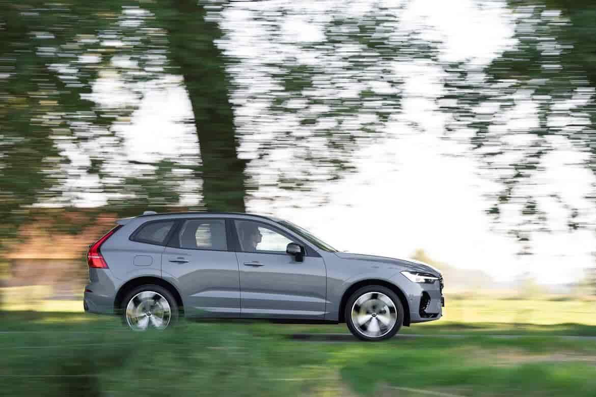 Volvo XC60 driving