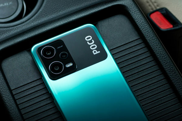 phone charging in the car